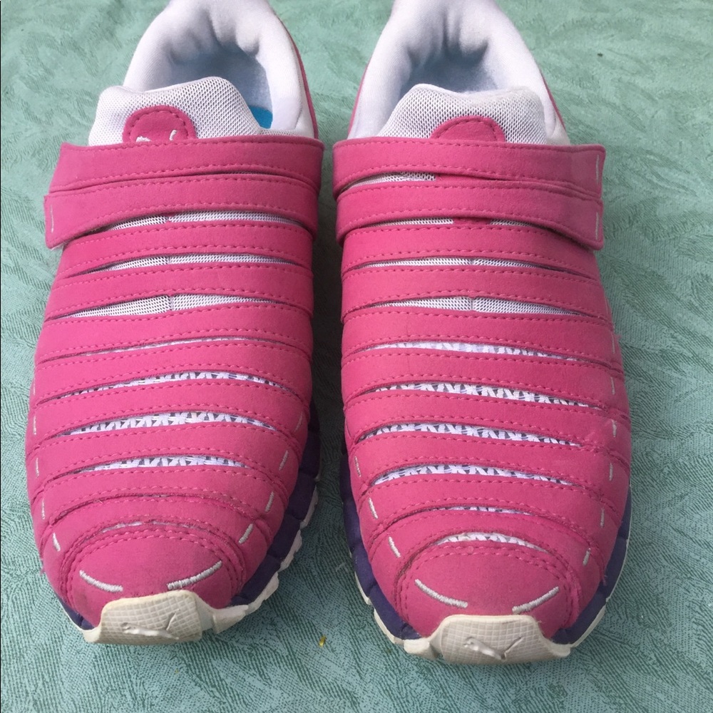 Cute Breast Cancer Pink Puma Sneakers. Size 7.5